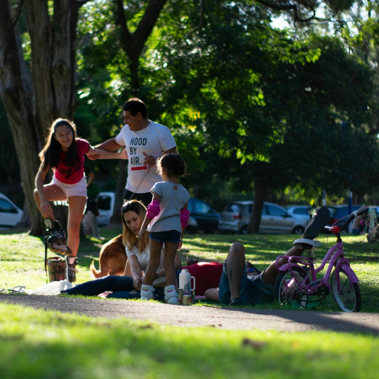 people-enjoying-there-weekend-in-park